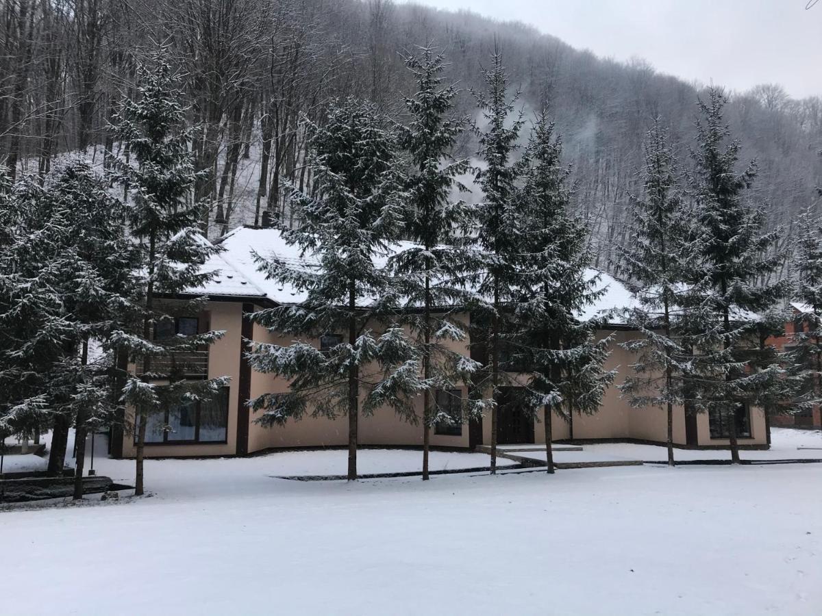 Чорна Вода Lazy Esterno foto